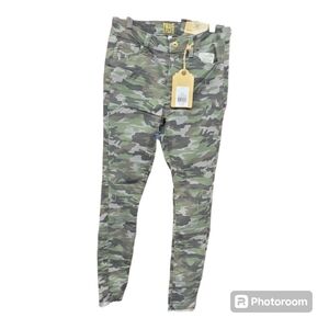 True Craft Camo Skinny Jeans NWT Size 1